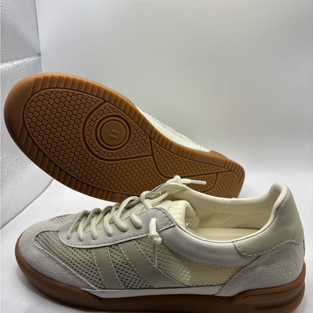 Steve Madden Verdict Sneaker White
Size 11